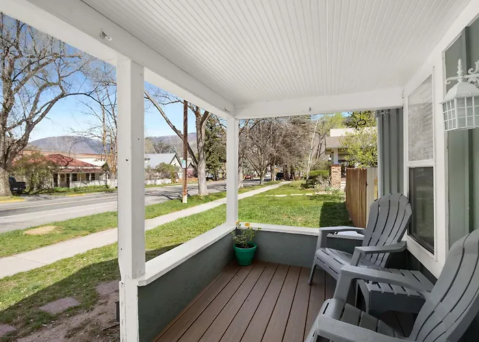 Charming, Historic! Walking Distance To Town!