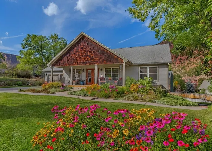 Cozy Home With Sauna 5 Bedrooms 3 Bathrooms Sleeps 12